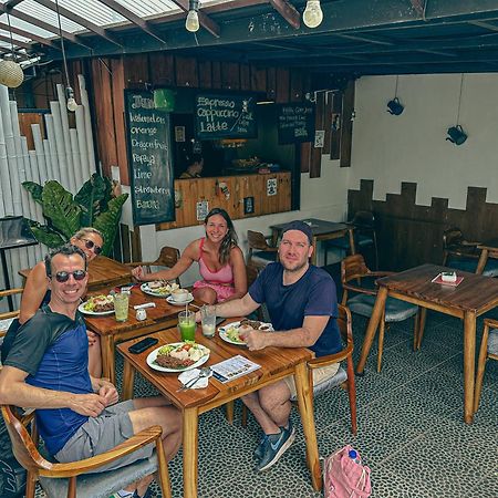 Dong Paloh Hostel Мундук Екстер'єр фото