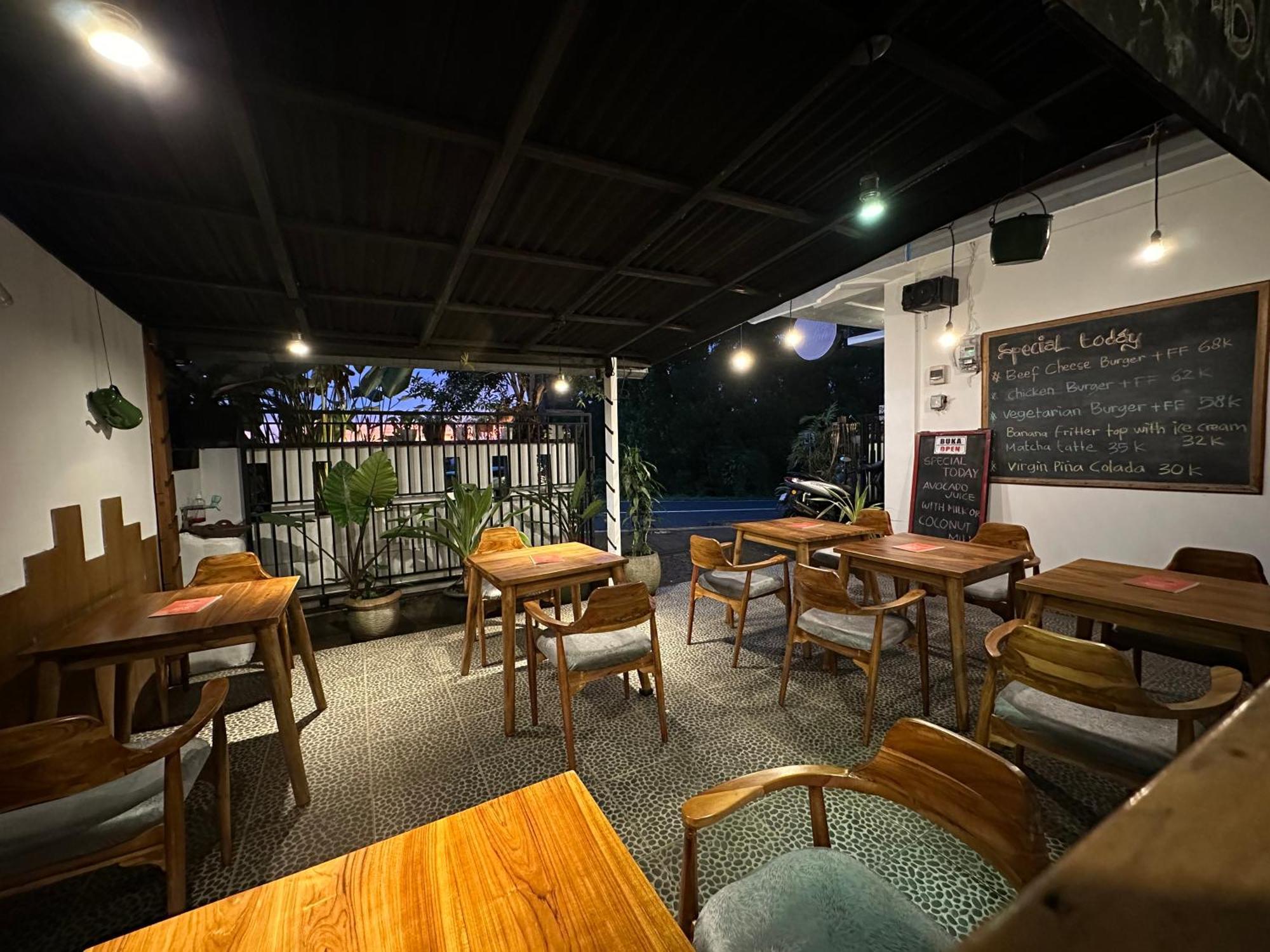 Dong Paloh Hostel Мундук Екстер'єр фото