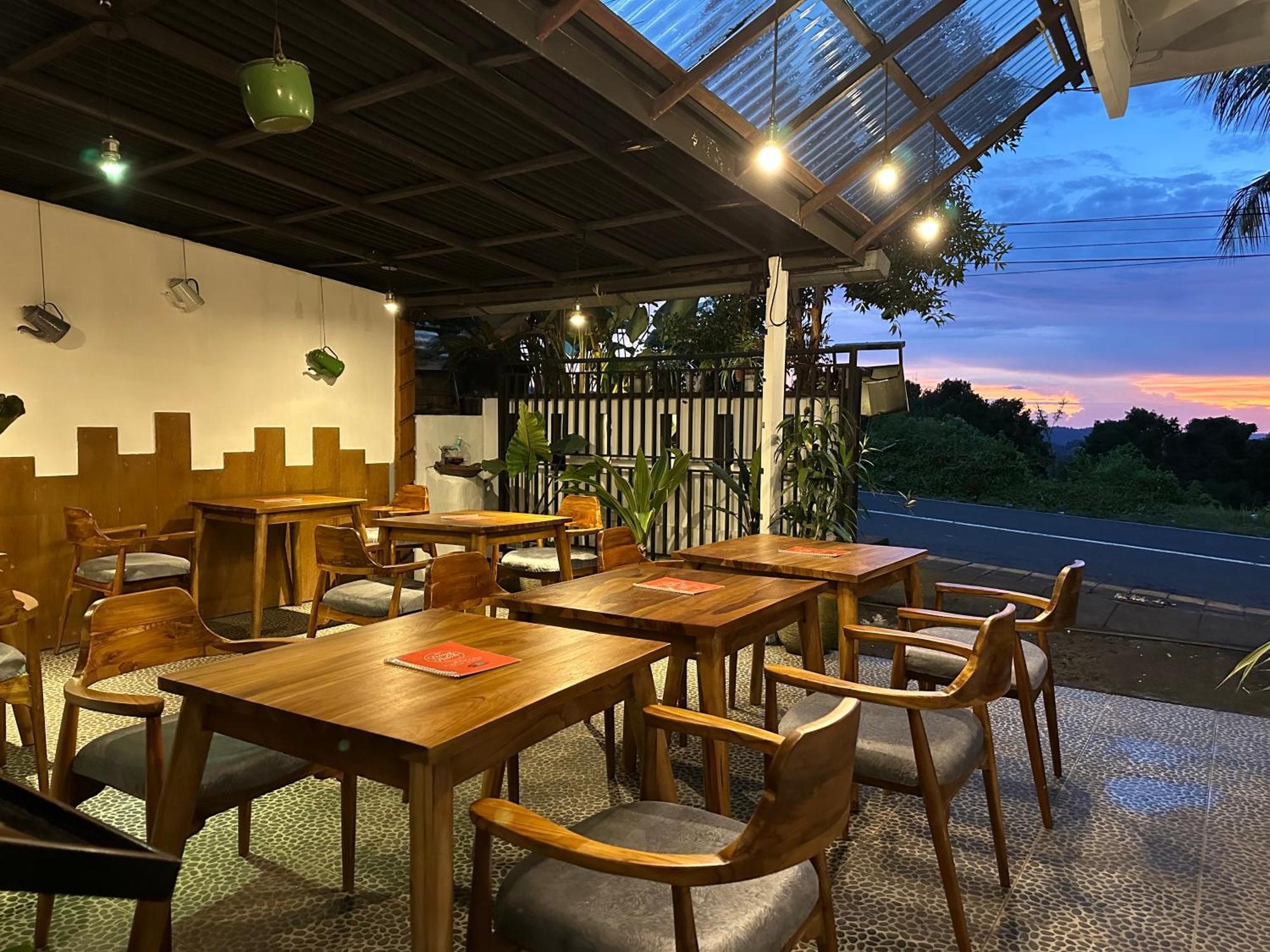 Dong Paloh Hostel Мундук Екстер'єр фото