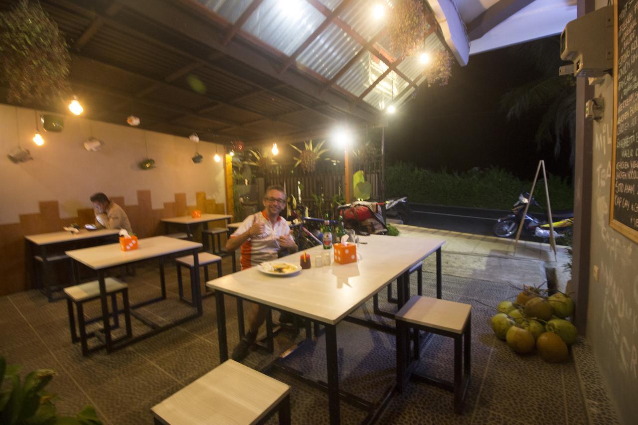 Dong Paloh Hostel Мундук Екстер'єр фото