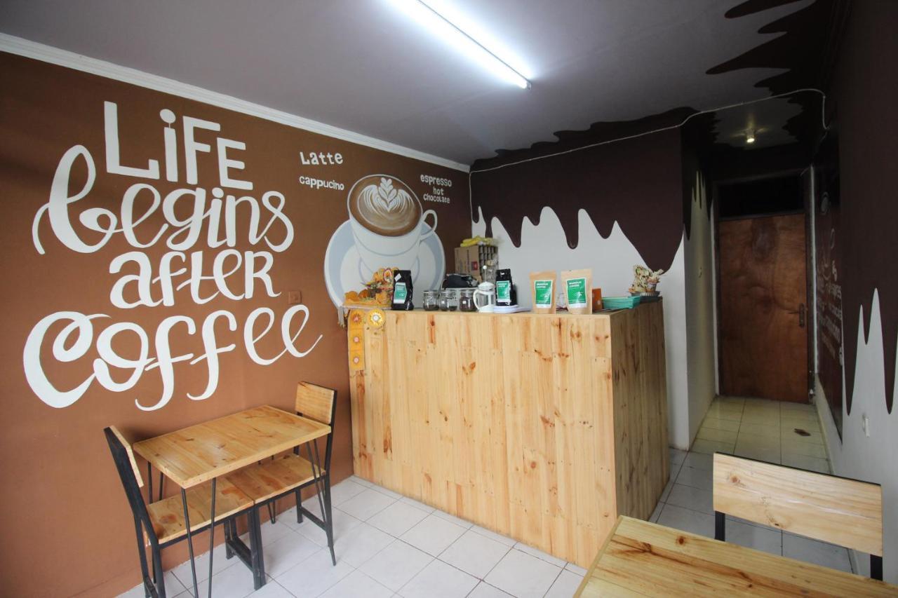 Dong Paloh Hostel Мундук Екстер'єр фото