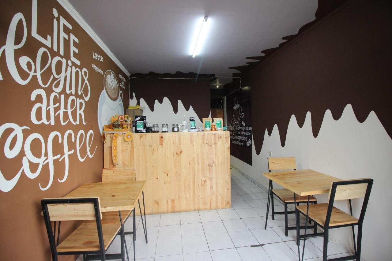 Dong Paloh Hostel Мундук Екстер'єр фото